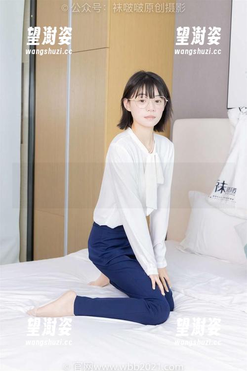 BoBoSocks袜啵啵 - 稚予和她的黑色指甲油：探寻写真作品中的阴暗美学！