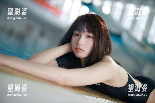 明日方舟下的Cien恩恩：一幅幅闪灵写真壁纸的色彩碰撞