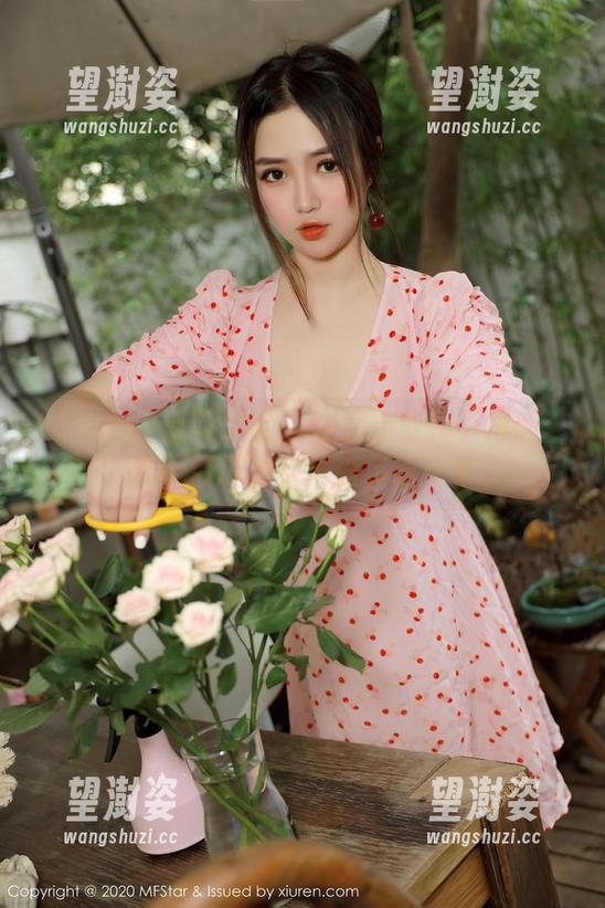 MFStar模范学院 - 在女仆梦游中徘徊：人间荒糖独家写真资源分享