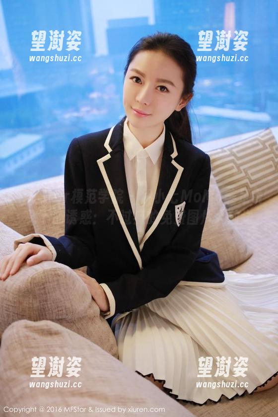 MFStar模范学院 - 伊小七MoMo美足镜头下的诱惑：不过瘾的免费图片大放送