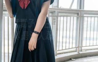 Natsuko夏夏子黑白写真：她好像在跟影子对话，真是让人忍不住想深入探究。