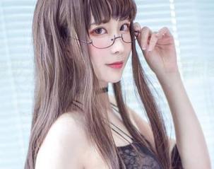 车辆与身影交错，Sakiiii翎柒写真原图中的机车凛真心撩人