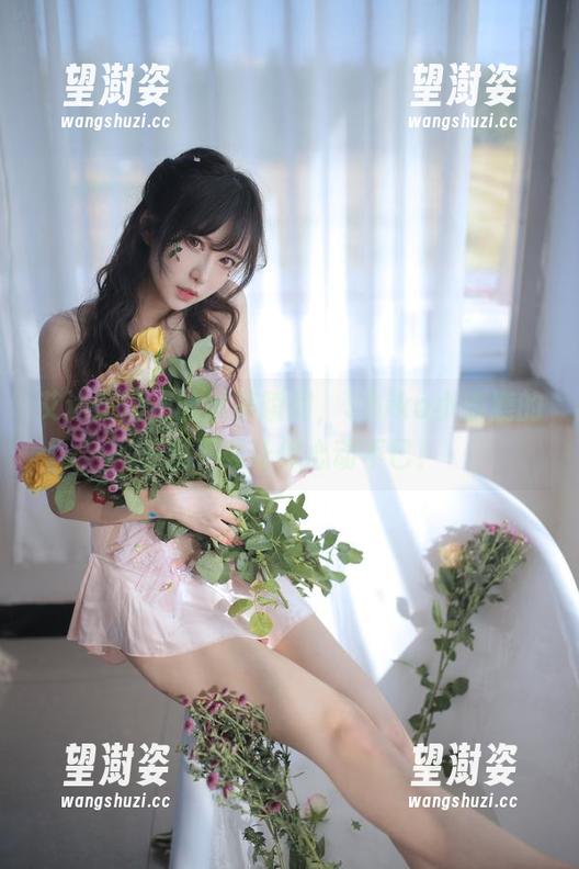艾达王旗袍的唯美瞬间，Shika小鹿鹿的美图下载让你心动不已！