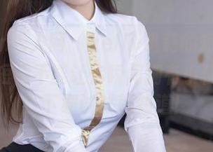 Xiuren秀人网 – kelly凯莉的短裙套图：谁说短裙不能让你瞬间拥有小仙女气质？下载试试就知道！