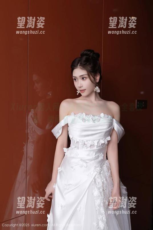 Xiuren秀人网 - 伍晓丽Shirley全套皮衣，瞬间变身时尚街头女王
