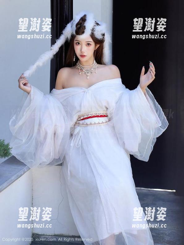 Xiuren秀人网 - 图集福利大放送！小樱koko的短裤瞬间让你心跳加速