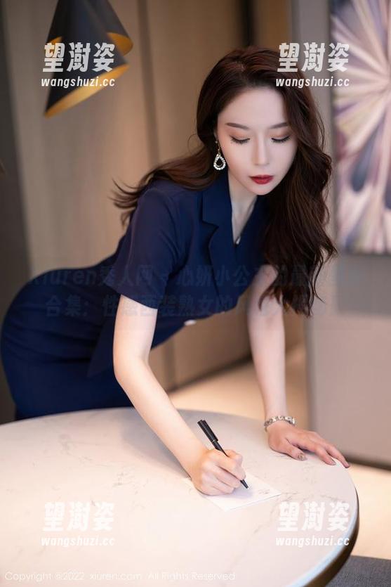Xiuren秀人网 - 心妍小公主的最新图片合集：性感西装熟女的风格大揭秘！