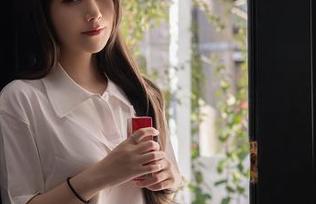 Xiuren秀人网 – 镜框背后的秘密：杨晨晨的OL眼镜美女写真图集，绝对让你眼前一亮！