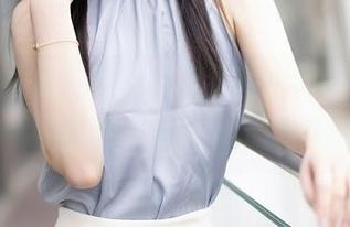 Xiuren秀人网 – 赵万灵的白衬衫，那些原图背后的故事，让我想起慵懒的午后。