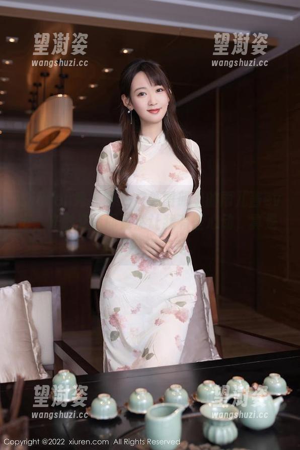 Xiuren秀人网 - 户外图册里的雨儿酱eve，光影交错间竟然让我有些心动，真是近乎犯规的美。