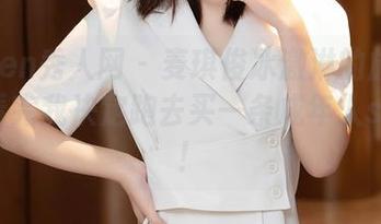 Xiuren秀人网 – 麦琪绫冰激淋的旗袍美图：看完我决定跑去买一条成年人size的！