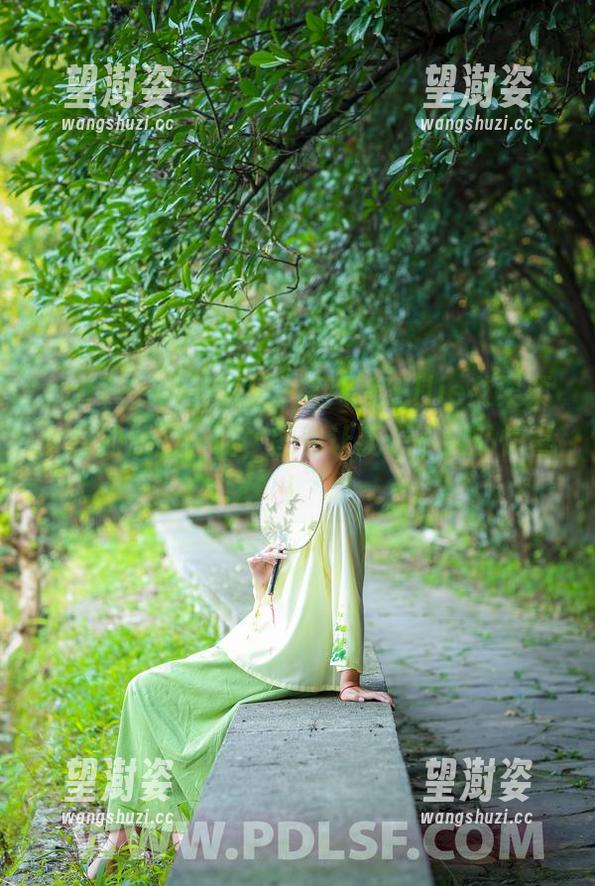 partycat轰趴猫 - 翻了翻Ellie艾栗栗女仆的原图，哇，图包让我想不到的惊喜！