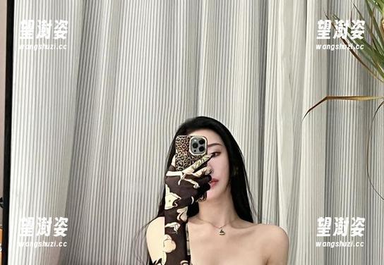 微密圈 - 水手服作品大揭秘：不爱笑的赛琳比航海家还敢在海上撒娇！
