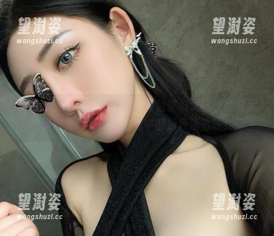 微密圈 - 不爱笑的赛琳的蓝色梦幻之旅：比基尼美图更新，仿佛空气中都飘着海盐味！