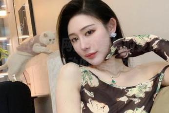 微密圈 – 全身渔网的不爱笑的赛琳：在光影中舞动的禁忌之美