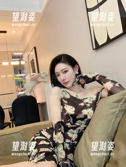 微密圈 - 全身渔网的不爱笑的赛琳：在光影中舞动的禁忌之美