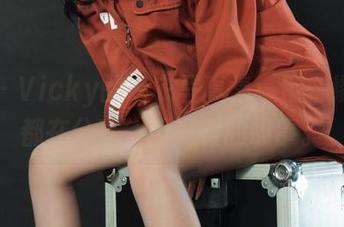 丽柜 – Vicky的毛衣写真集：每一缕毛线都在分享一段温暖的故事。