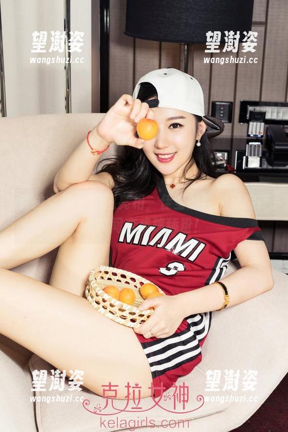 克拉女神 - 原图亮相，佳莹的红润足底使我瞬间变成跪舔粉！
