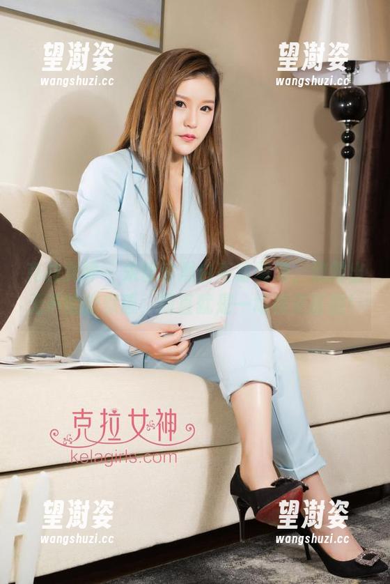 克拉女神 - 宋智珍黑白高清图册，流露出无声的幽默感，简直就是一场视觉喜剧！