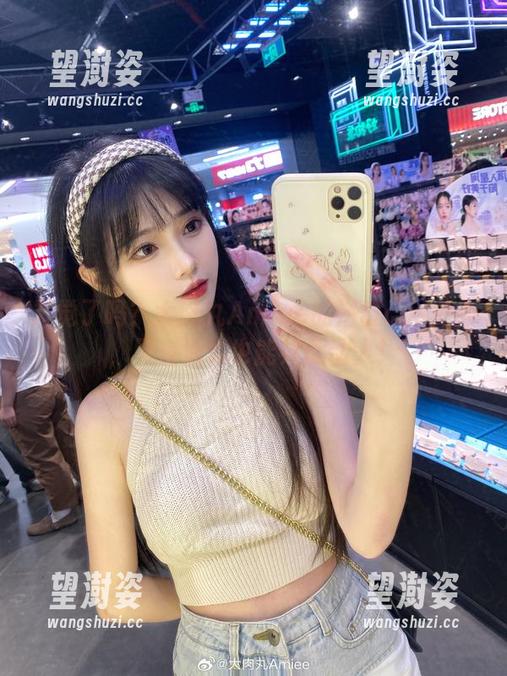 发觉了吗？大肉丸Amiee的浴缸cos更新，原来泡水也能如此动人！