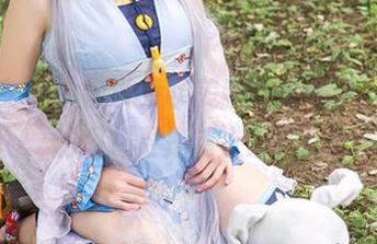 头条女神 – 都说尹菲美腿令人心动，免费的图包更是锦上添花！