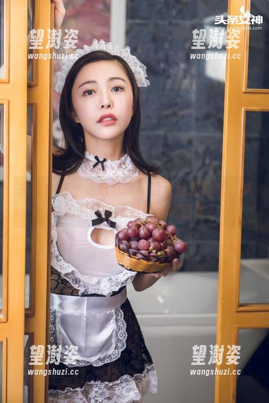 头条女神 - 走进莫晓希的无圣光写真，妹妹的眼眸里藏着什么秘密呢？