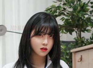 逛宋哈娜(송하나)的私房图包，遇见这样怪异的BLUECAKE-圣诞公仔，你真的敢全看吗？