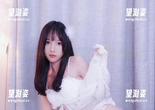 观看这小小奶瓶儿的珍珠人鱼加长版，水面下总能涌现惊喜！