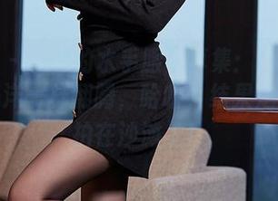 尤蜜荟 – 小仙的水手服写真集：让你的心情像海洋一样翻腾，哈哈，结果是被波浪拍在沙滩上！
