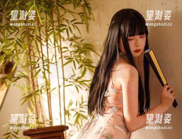 暗香疏影中的巧克力小圆面包：全套写真里的恬淡气息