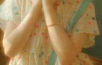 幼水铃衣双马尾写真：让人忍不住想要收藏所有的时光