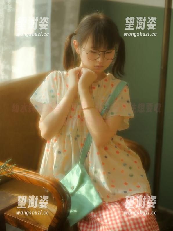 幼水铃衣双马尾写真：让人忍不住想要收藏所有的时光