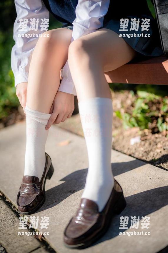 幼爱youmeko 幼爱youmeko与连体衣的高清合集,一种说不出的悸动在心里荡漾开。