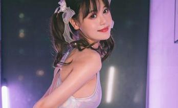 星黛鹿鹿i的美图无圣光炸裂，路人女主英梨梨皮衣，心动不止一秒！