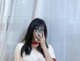 微密圈 – 是可馨吖的白丝时光：高清图包里的暧昧与阳光
