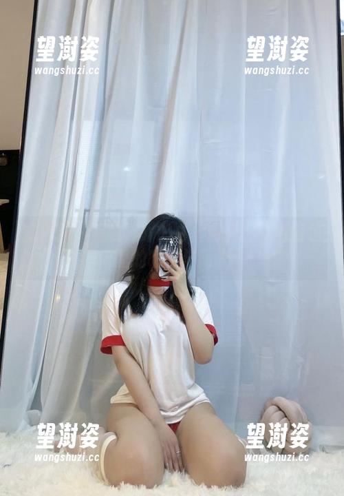 微密圈 - 是可馨吖的白丝时光：高清图包里的暧昧与阳光