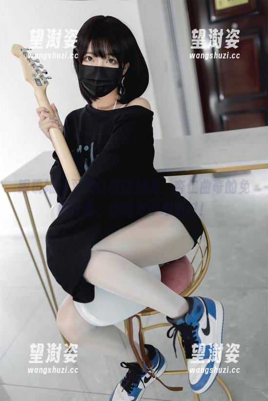 眼镜娘高叉女仆独特魅力，杏仁曲奇的免费作品，你绝对不想错过！