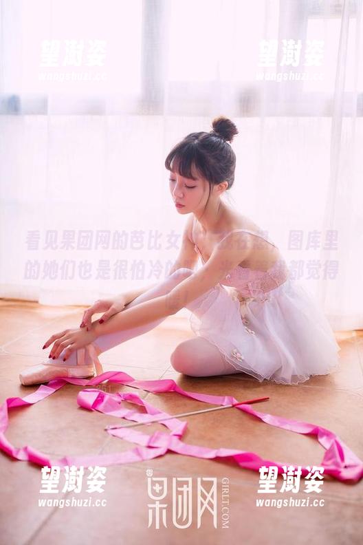 看见果团网的芭比女神，我在想，图库里的她们也是很怕冷的吧，光看着我都觉得暖！