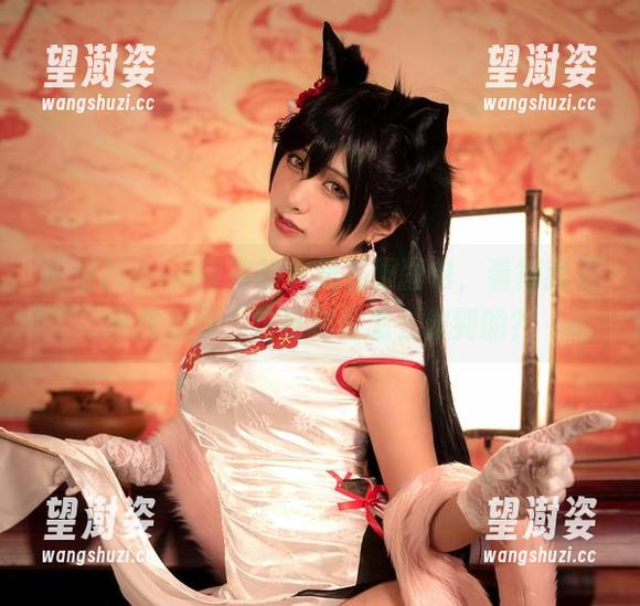 柘烟Zuken 柘烟Zuken带来的大凤礼服图包,看得我忍不住想问:这身材是怎么做到的?