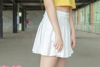 梦丝女神 – 从莹仙女的连体衣看时尚：作品集中的小调皮