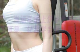 模范学院 – 当运动遇上伊小七MoMo：她的最新写真集，让我学会什么叫心跳加速