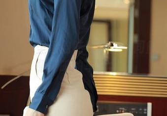 模范学院 – 圣诞韵味满满：一同解锁小奶瓶呜呜的写真全集