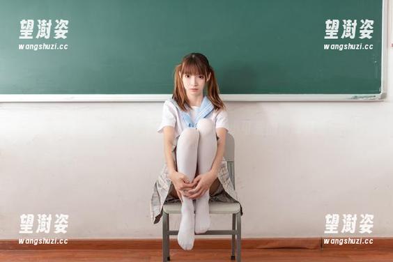 最新图集：祖木子携蓝白条纹丝袜，小可爱的真谛竟是……！