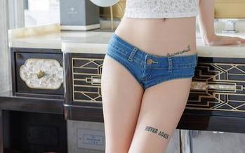 秀人网 – 养乐多Doll纯白写真：让人忍不住多看几眼，资源在此！