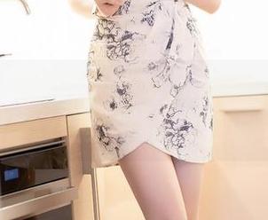 秀人网 – 原图里的小樱花baby与浴缸：透着一丝温柔和不确定的期待！