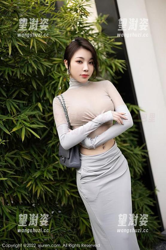 秀人网 - 林文文与她的皮衣：私房图包里藏着的小秘密！