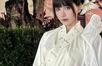 秋山AkI的写真分享：亚丝娜的迷人瞬间，直击心灵的柔软