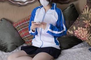 紧急企划 – 小奶糕Milky浴室内的调皮瞬间：免费套图，像是偷溜进她的私人空间！