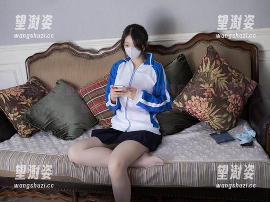 紧急企划 - 小奶糕Milky浴室内的调皮瞬间：免费套图，像是偷溜进她的私人空间！