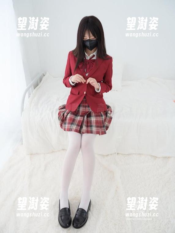 紧急企划 - 龙崎聆音：高清写真里的五彩丝袜，心跳加速！